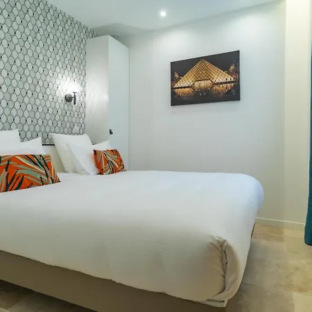 Louvre Montorgueil パリ